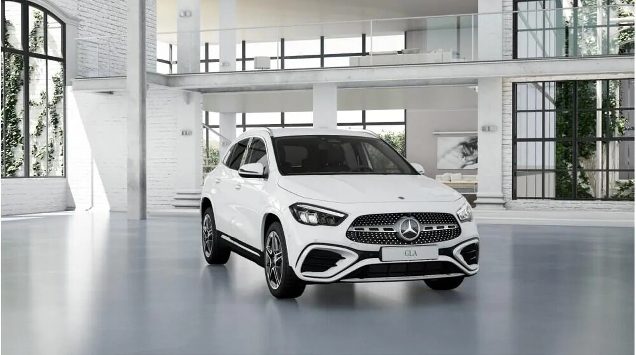 Mercedes-Benz Gla photo 2