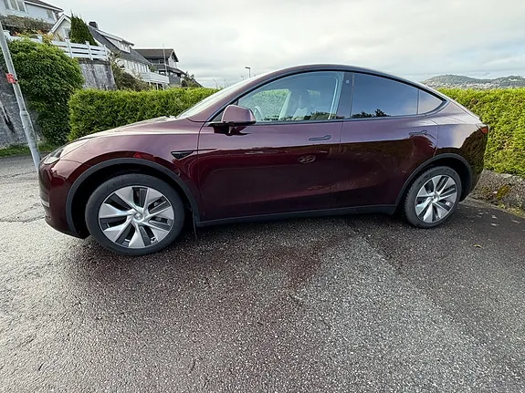 Tesla Model Y 2024 photo 3