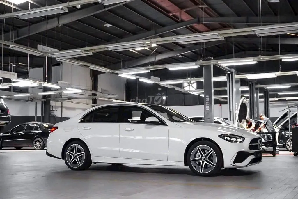 Mercedes-Benz C-Class 2025 photo 4