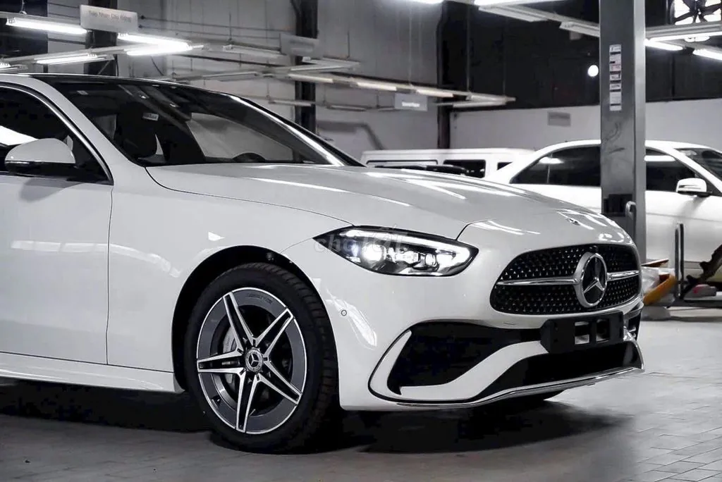 Mercedes-Benz C-Class 2025 photo 3