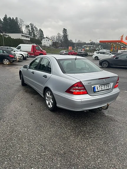 Mercedes-Benz C200