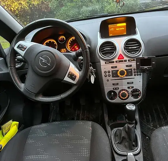 Opel Corsa 2011 photo 3