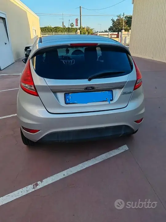 Ford Fiesta 2010 photo 2