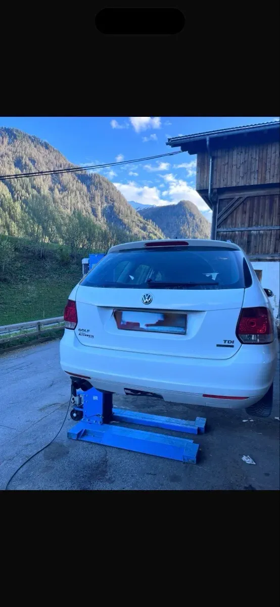 Volkswagen Golf 2011 photo 2