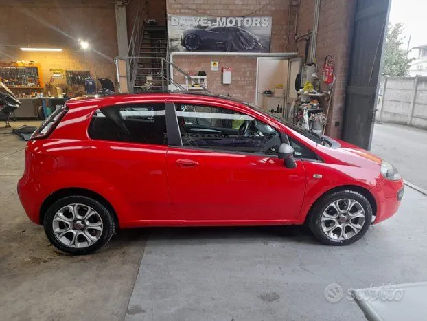 Fiat Punto 2012 photo 4