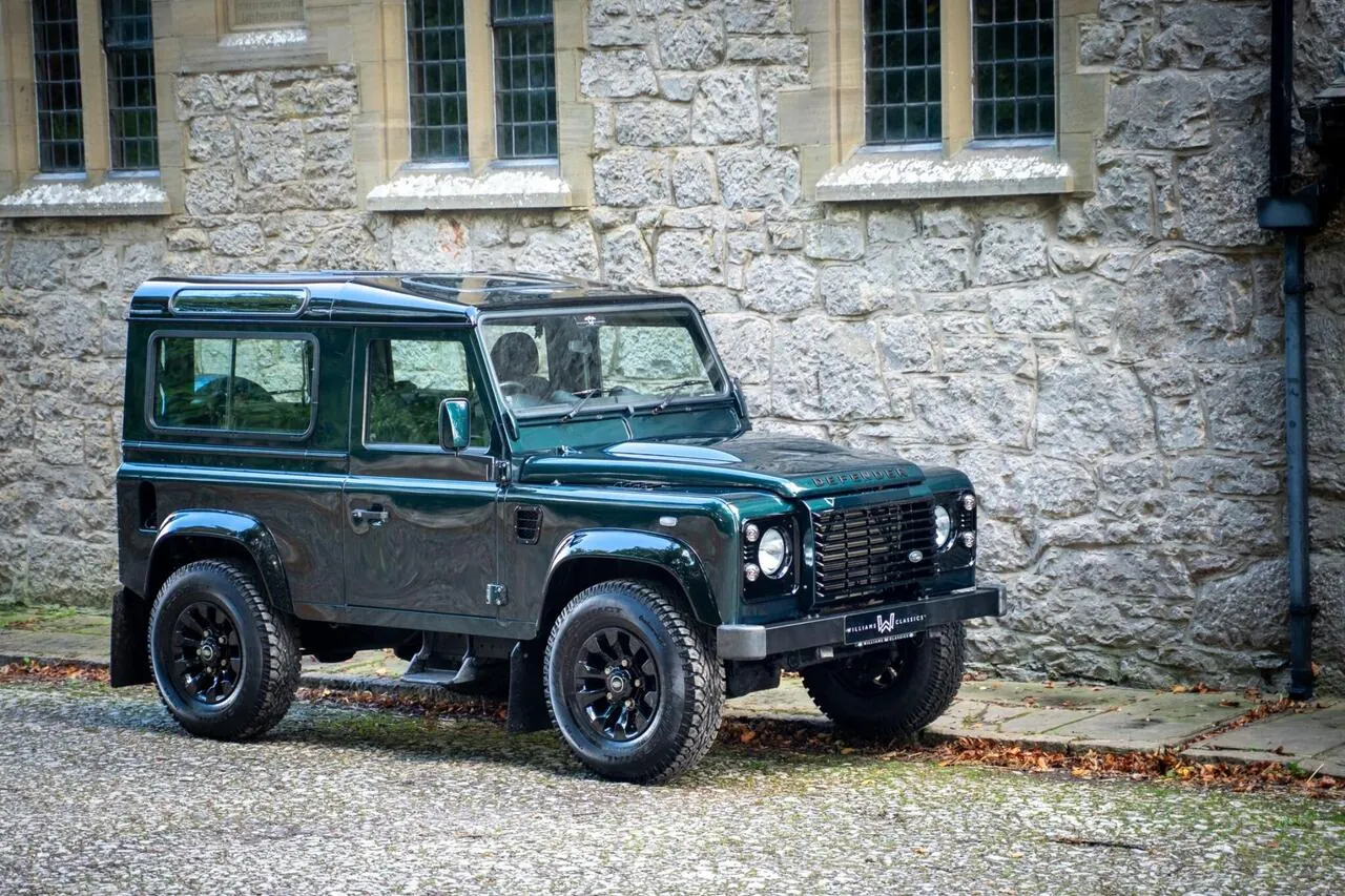 Land Rover Defender 90