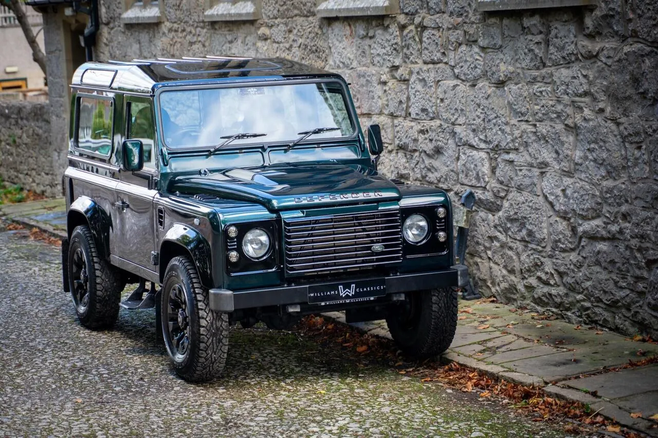 Land Rover Defender 90 2014 photo 2