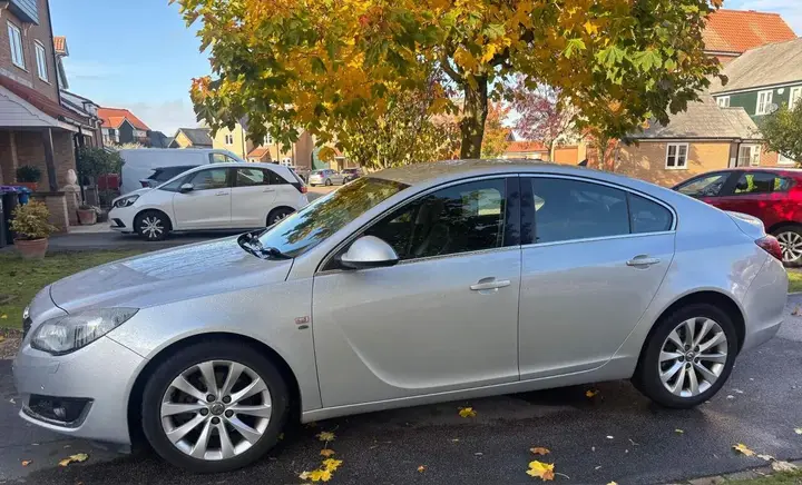 Vauxhall Insignia 2015 photo 3