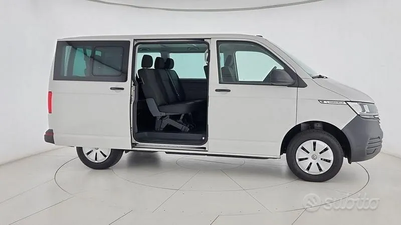 Volkswagen Caravelle 2023 photo 2