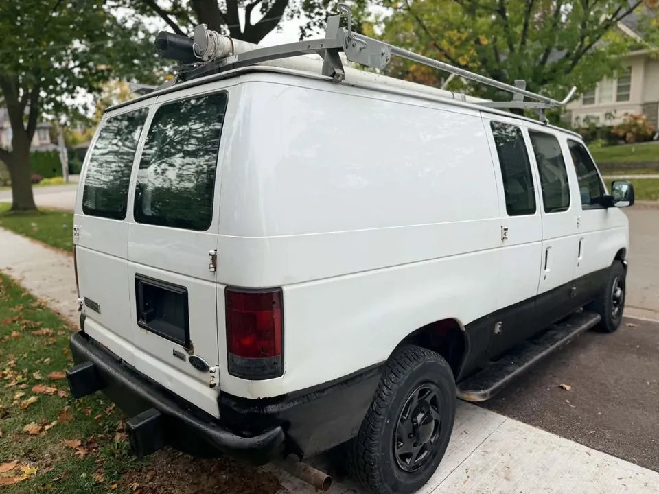 Ford E-250 2010 photo 4