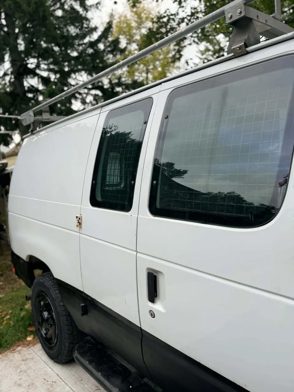 Ford E-250 2010 photo 5
