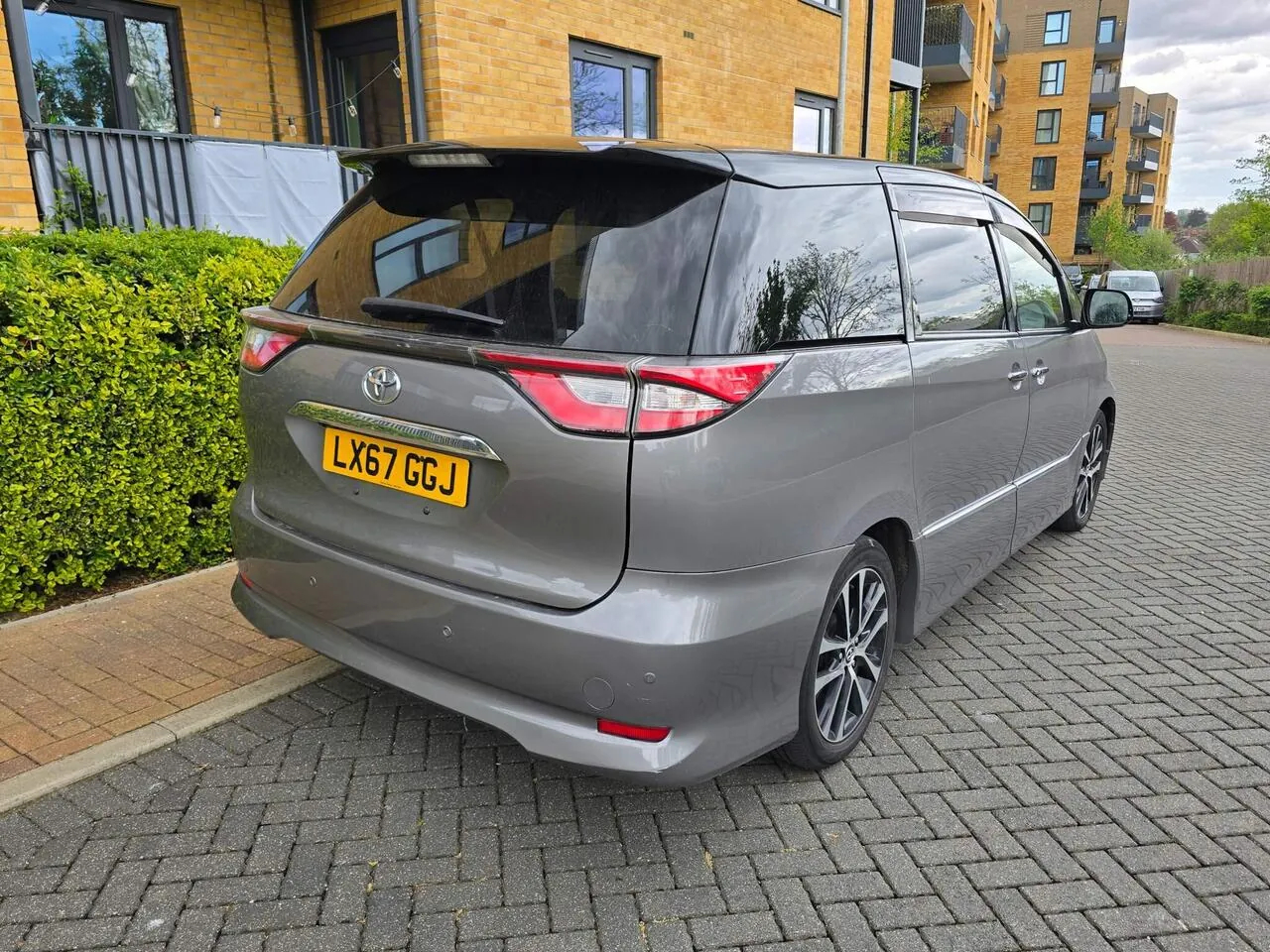 Toyota Estima 2017 photo 3