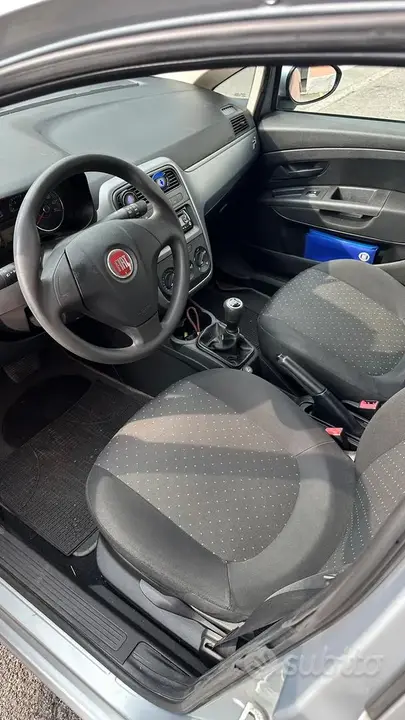 Fiat Grande Punto 2009 photo 4