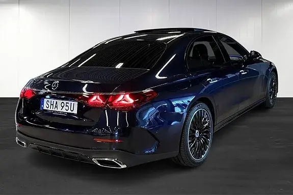 Mercedes-Benz E300 2026 photo 3