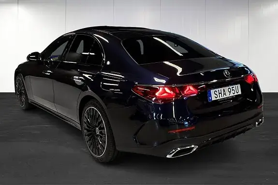 Mercedes-Benz E300 2026 photo 4