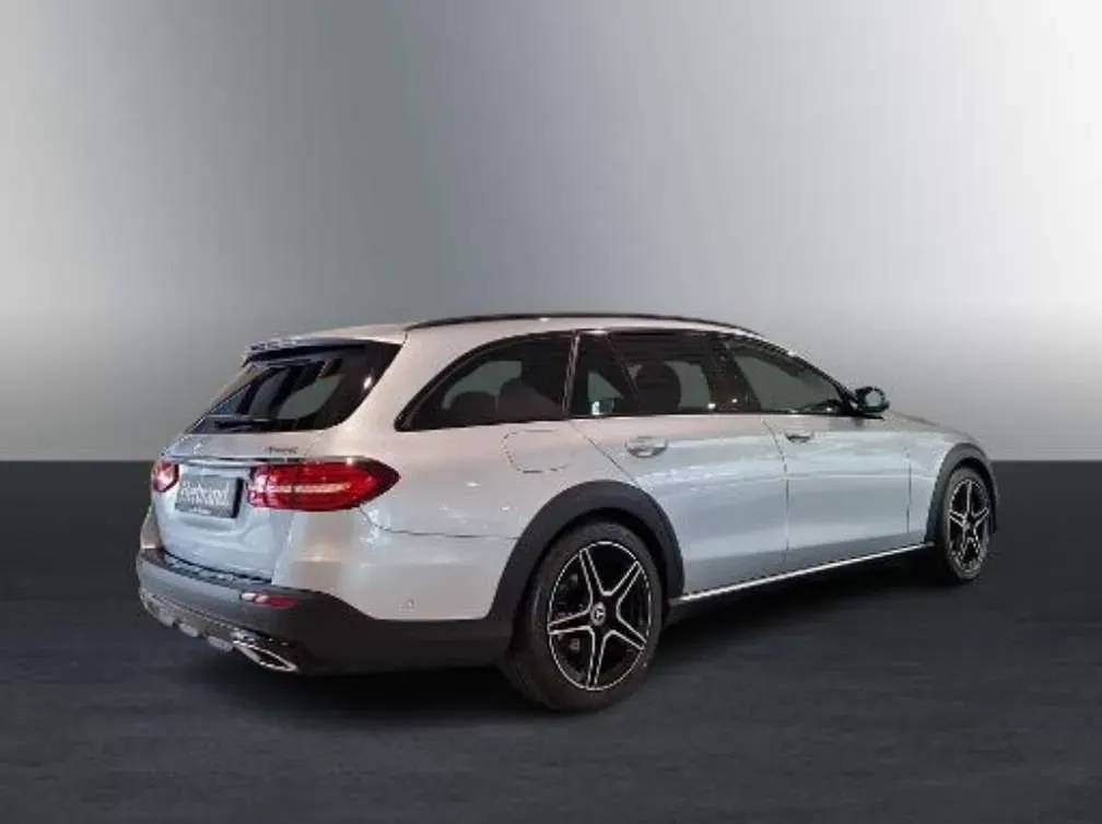 Mercedes-Benz E-Class 2023 photo 3