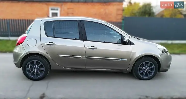 Renault Clio 2010 photo 5