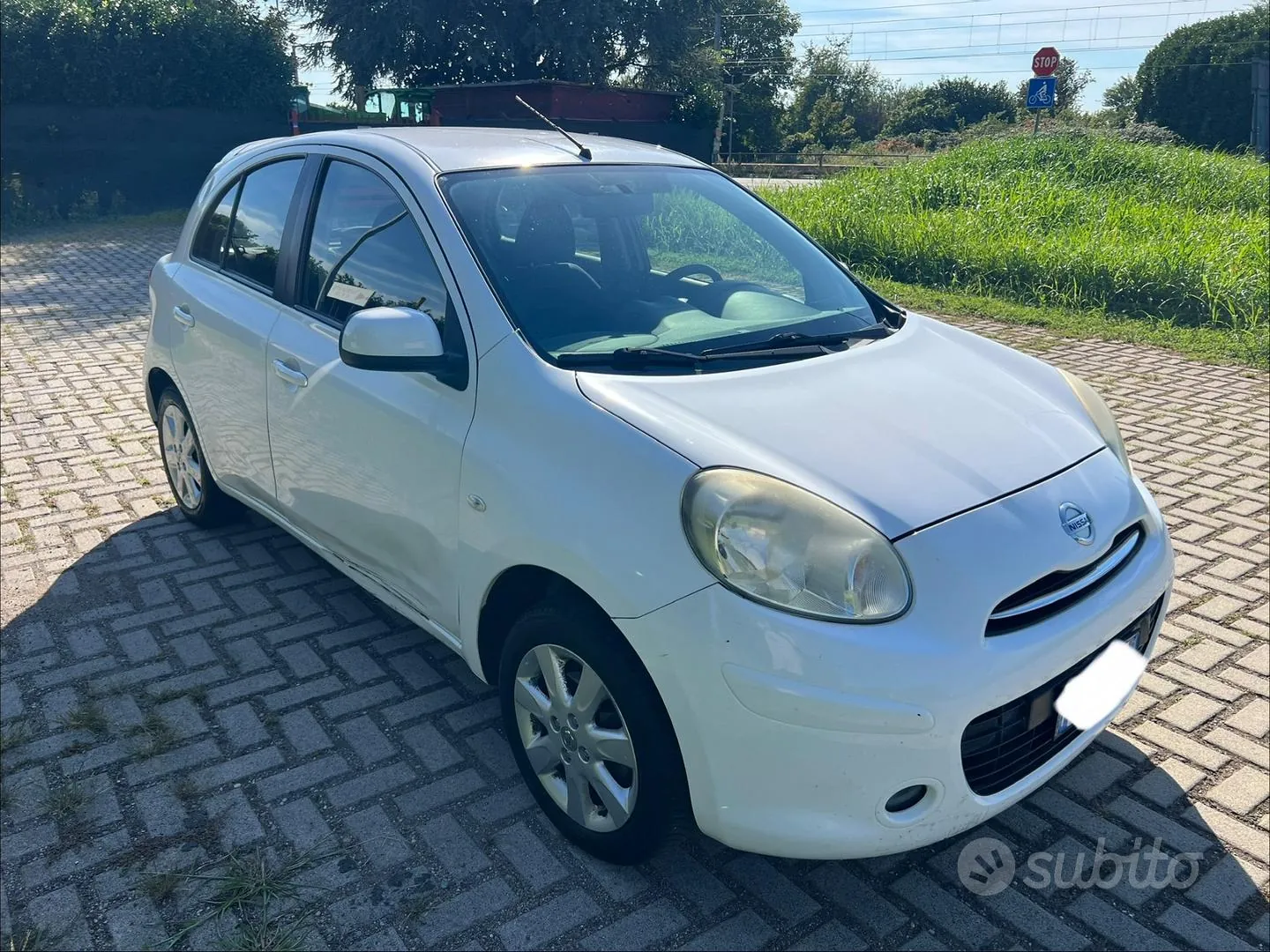 Nissan Micra 2013 photo 2