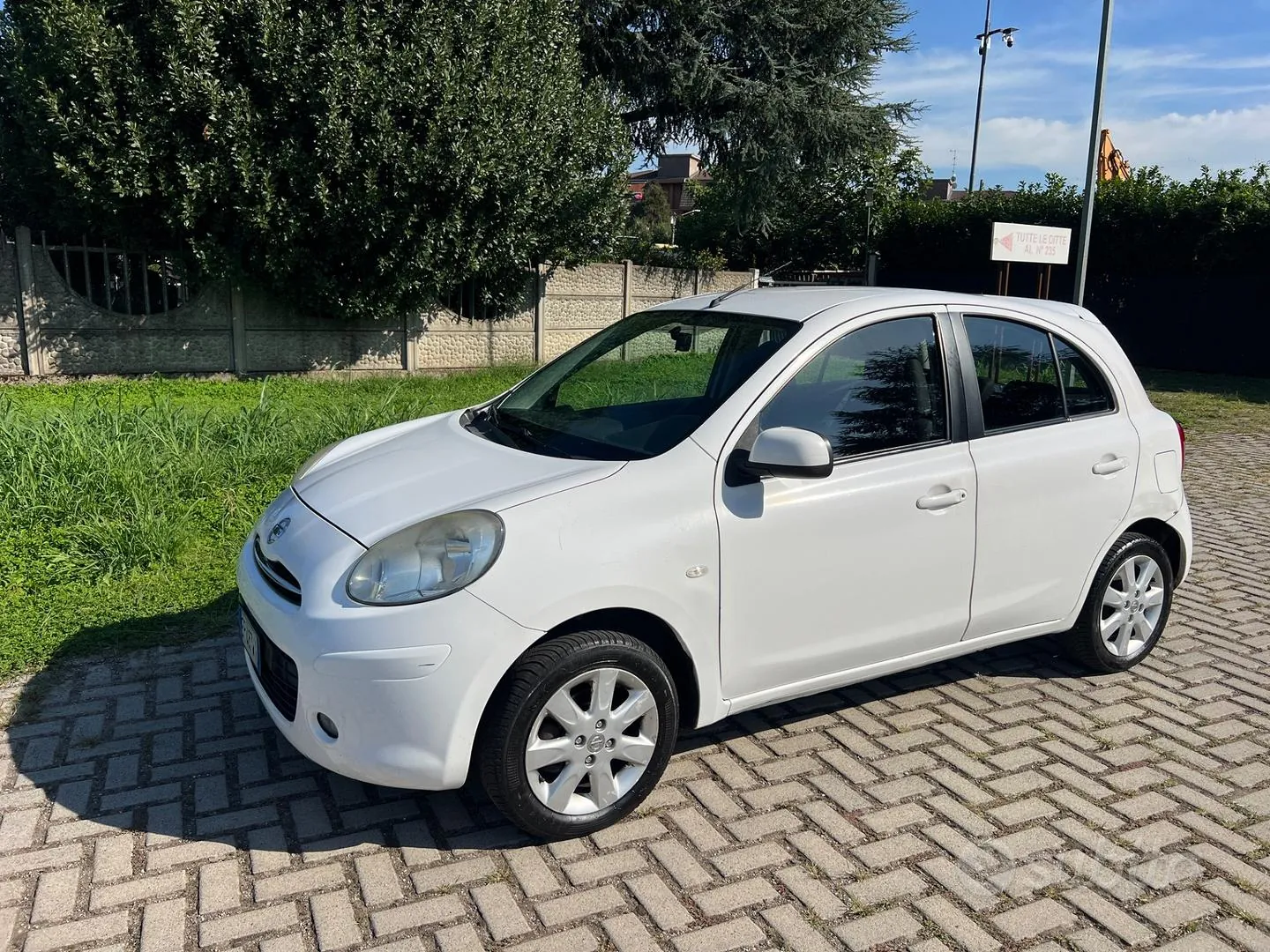 Nissan Micra 2013 photo 3