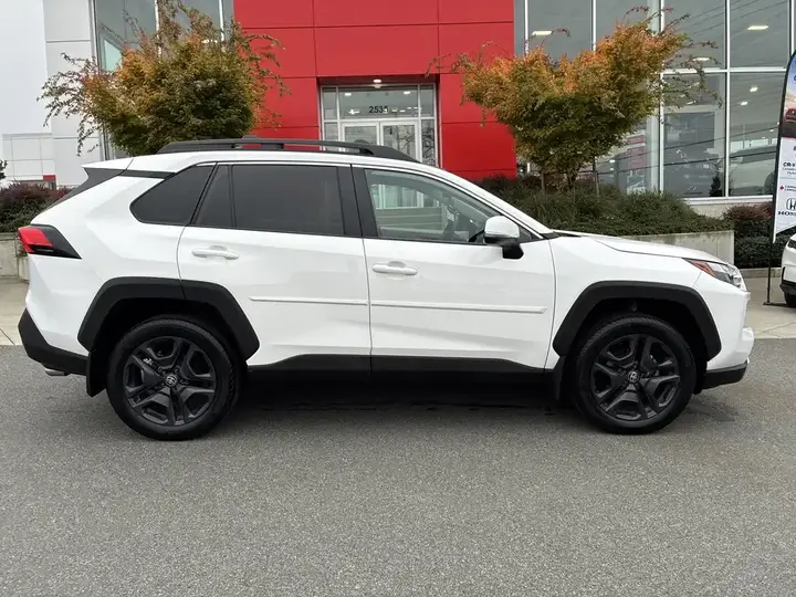 Toyota Rav4 2024 photo 3