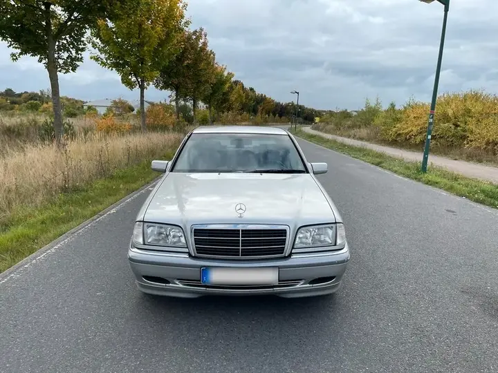 Mercedes-Benz C180