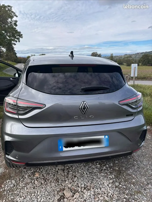 Renault Clio 2023 photo 2