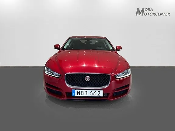 Jaguar Xe 2016 photo 2