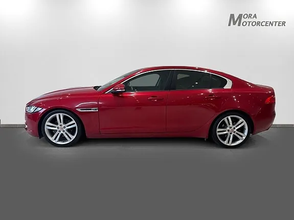 Jaguar Xe 2016 photo 4