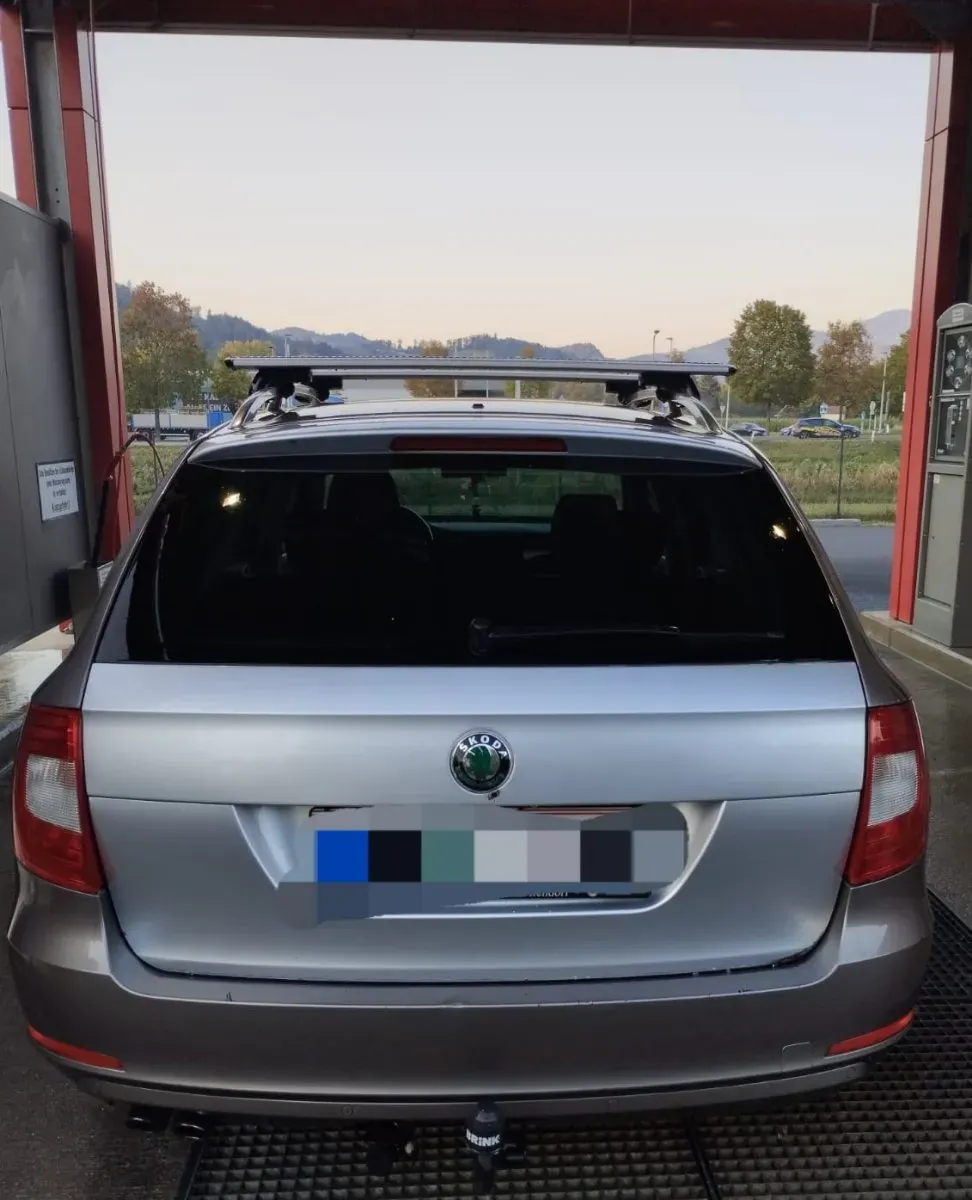 Skoda Superb 2012 photo 3