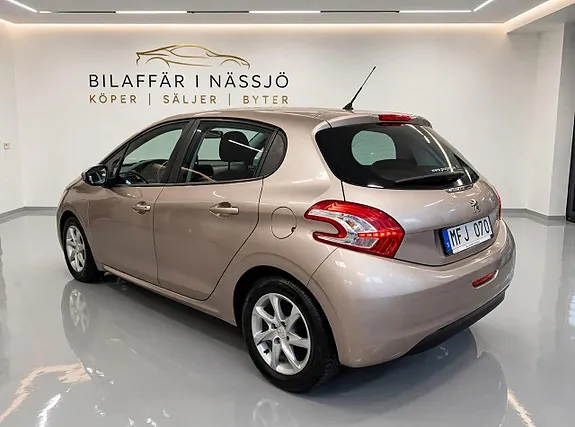 Peugeot 208 2012 photo 5