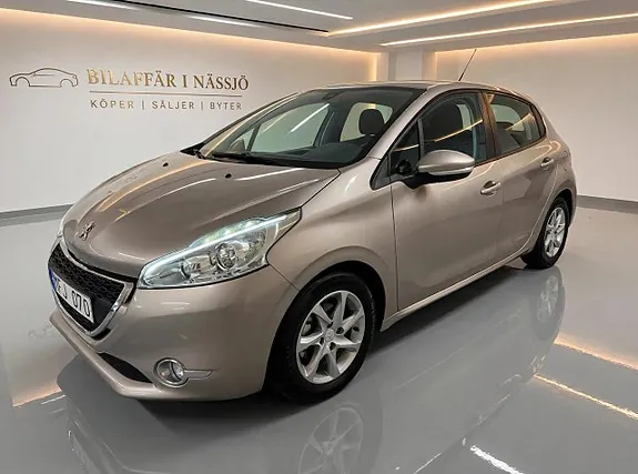 Peugeot 208 2012 photo 3