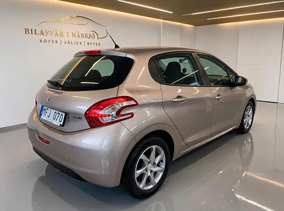 Peugeot 208 2012 photo 4
