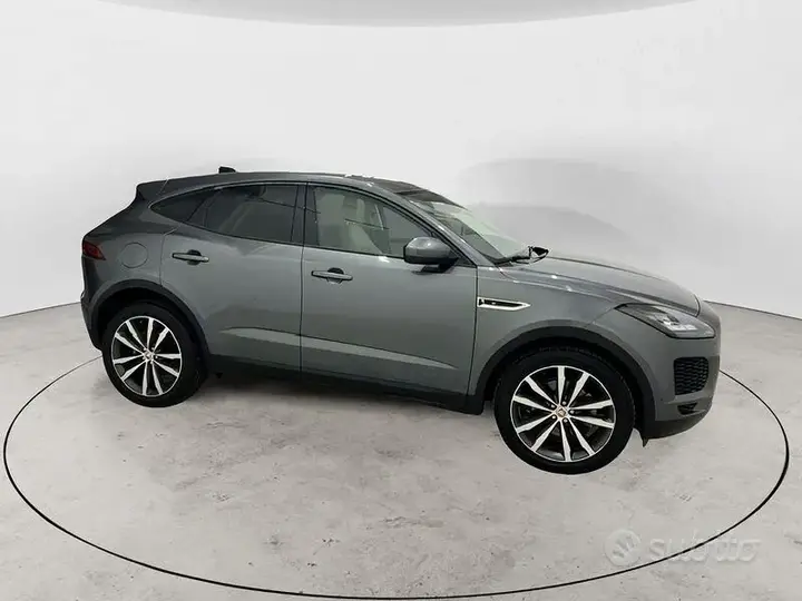 Jaguar E-Pace 2020 photo 5