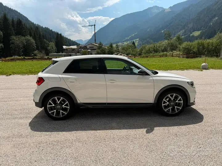 Audi A1 2020 photo 2