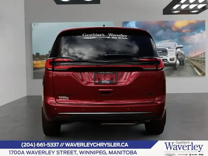 Chrysler Pacifica 2026 photo 5