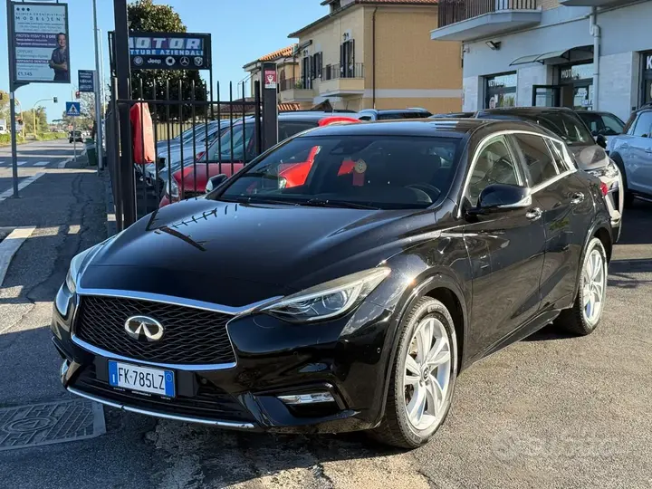 Infiniti Q30