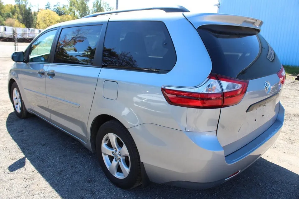 Toyota Sienna 2017 photo 4