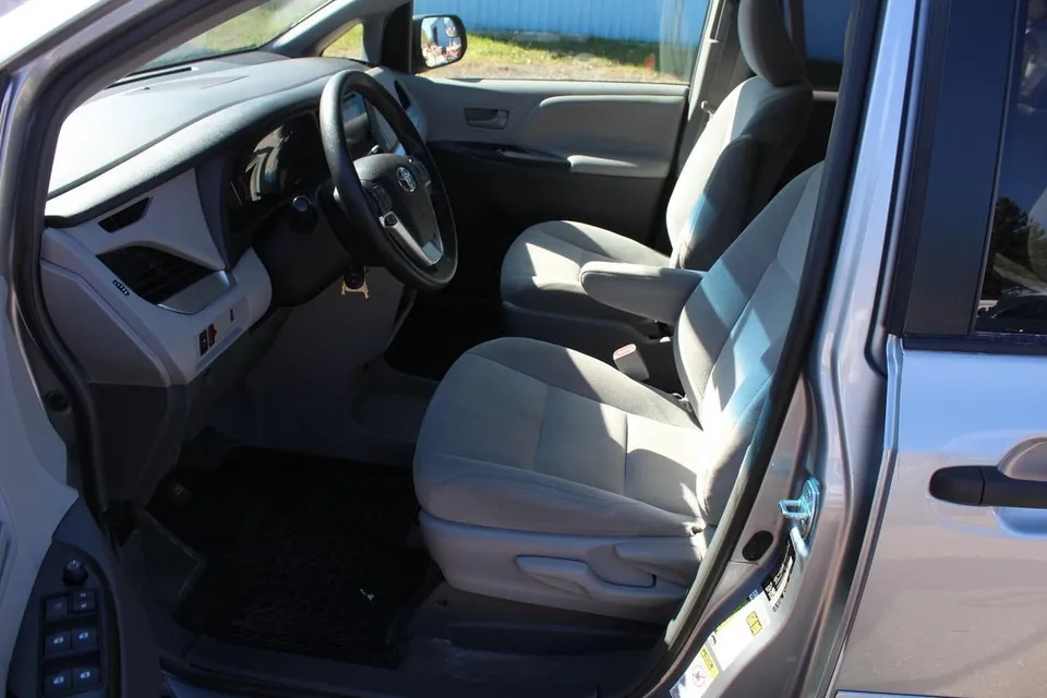 Toyota Sienna 2017 photo 5