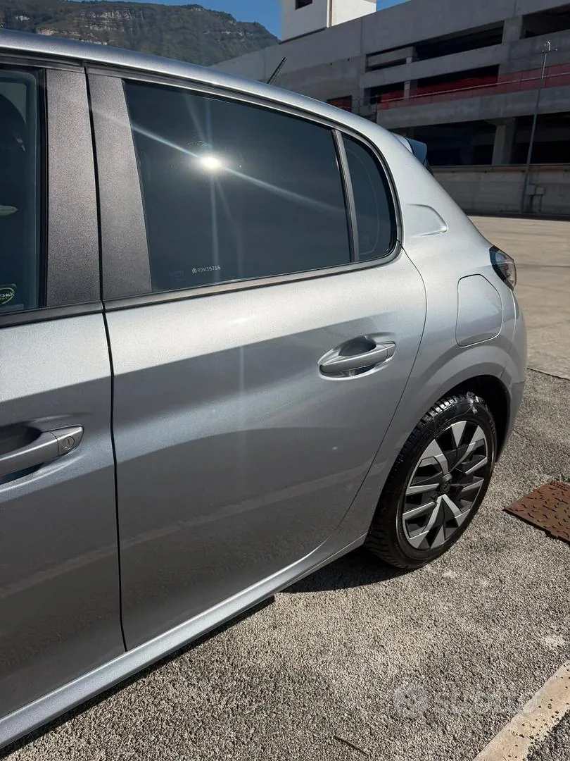 Peugeot 208 2024 photo 3