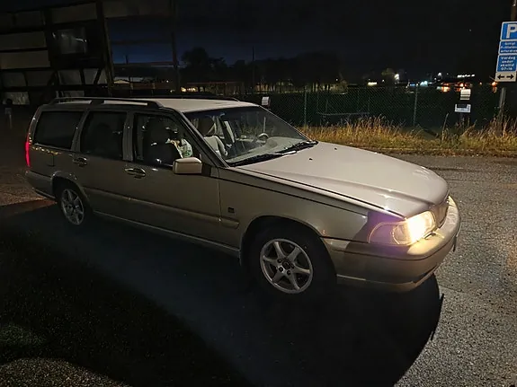 Volvo V70 2000 photo 2