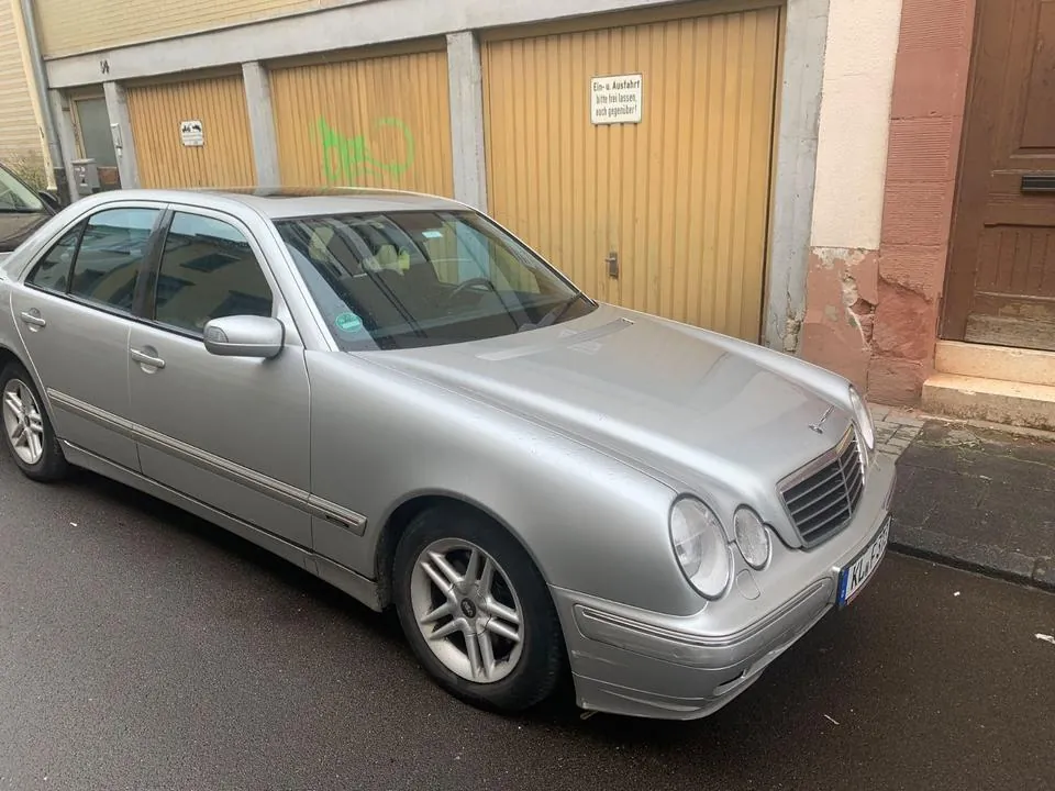 Mercedes-Benz 240