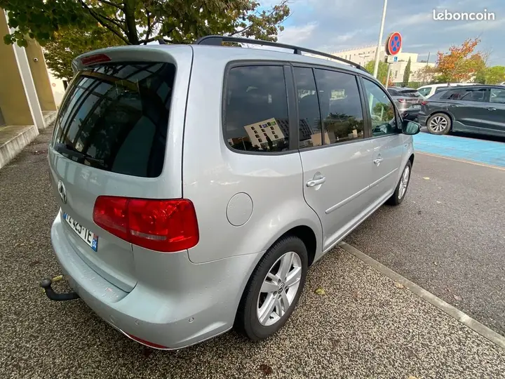 Volkswagen Touran 2012 photo 3