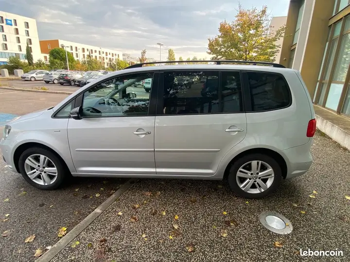Volkswagen Touran 2012 photo 5