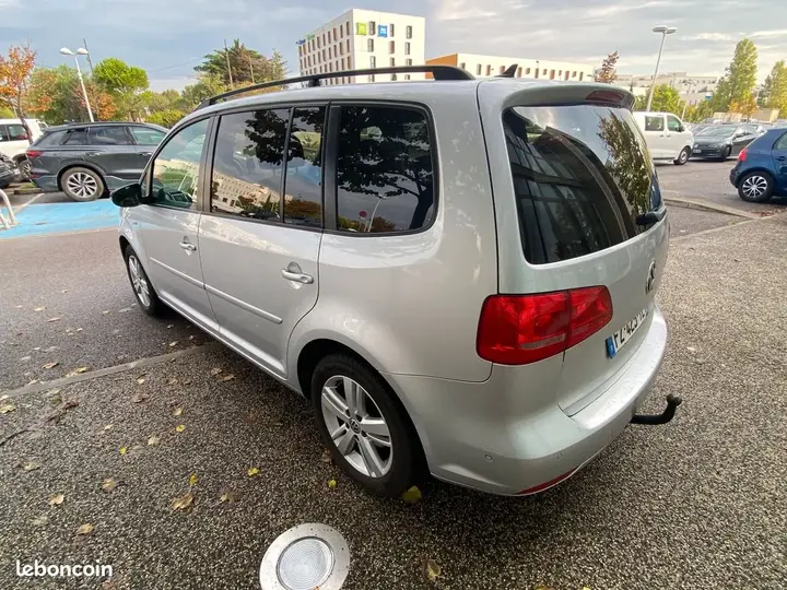 Volkswagen Touran 2012 photo 4