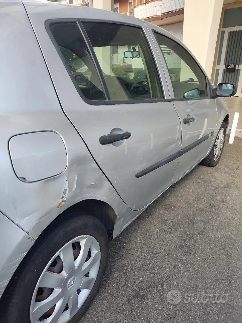 Renault Clio 2006 photo 3