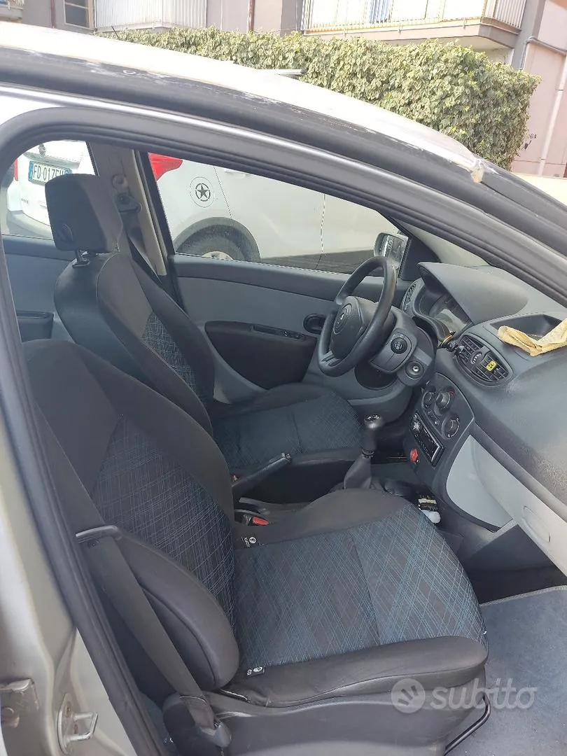 Renault Clio 2006 photo 4