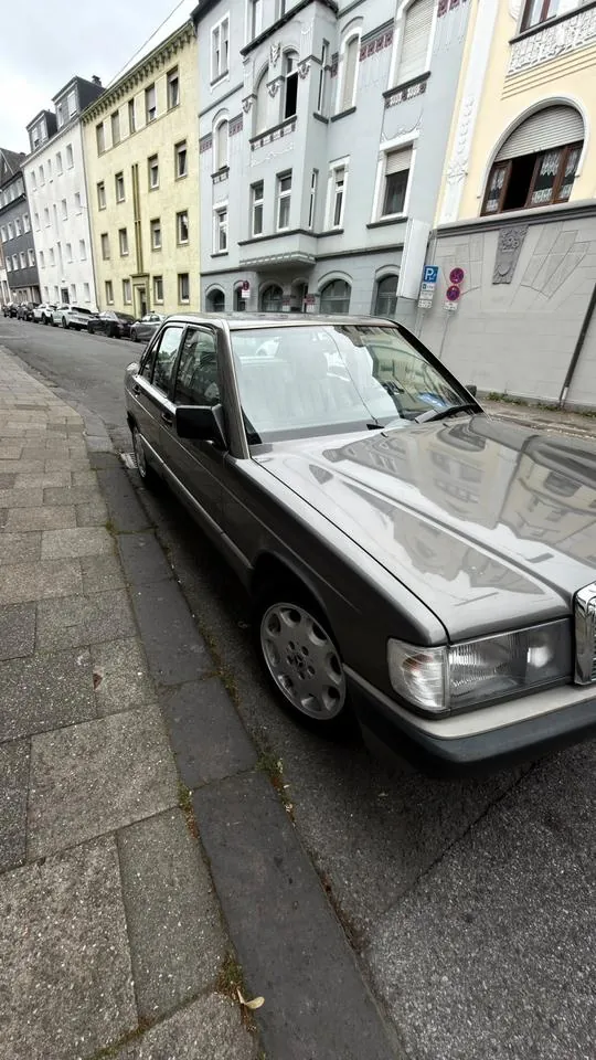 Mercedes-Benz 190E