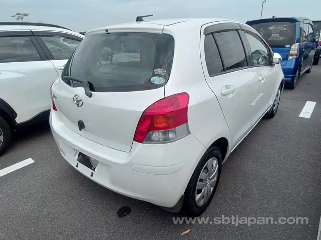 Toyota Vitz F Limited 2009 photo 4