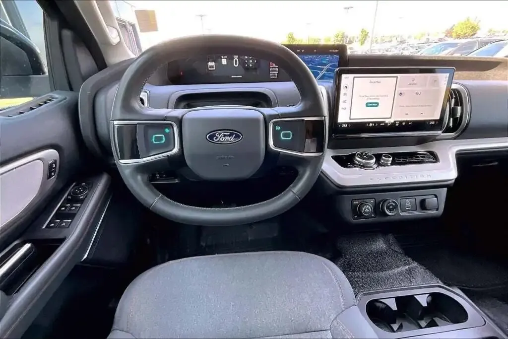 Ford Expedition Max 2025 photo 5