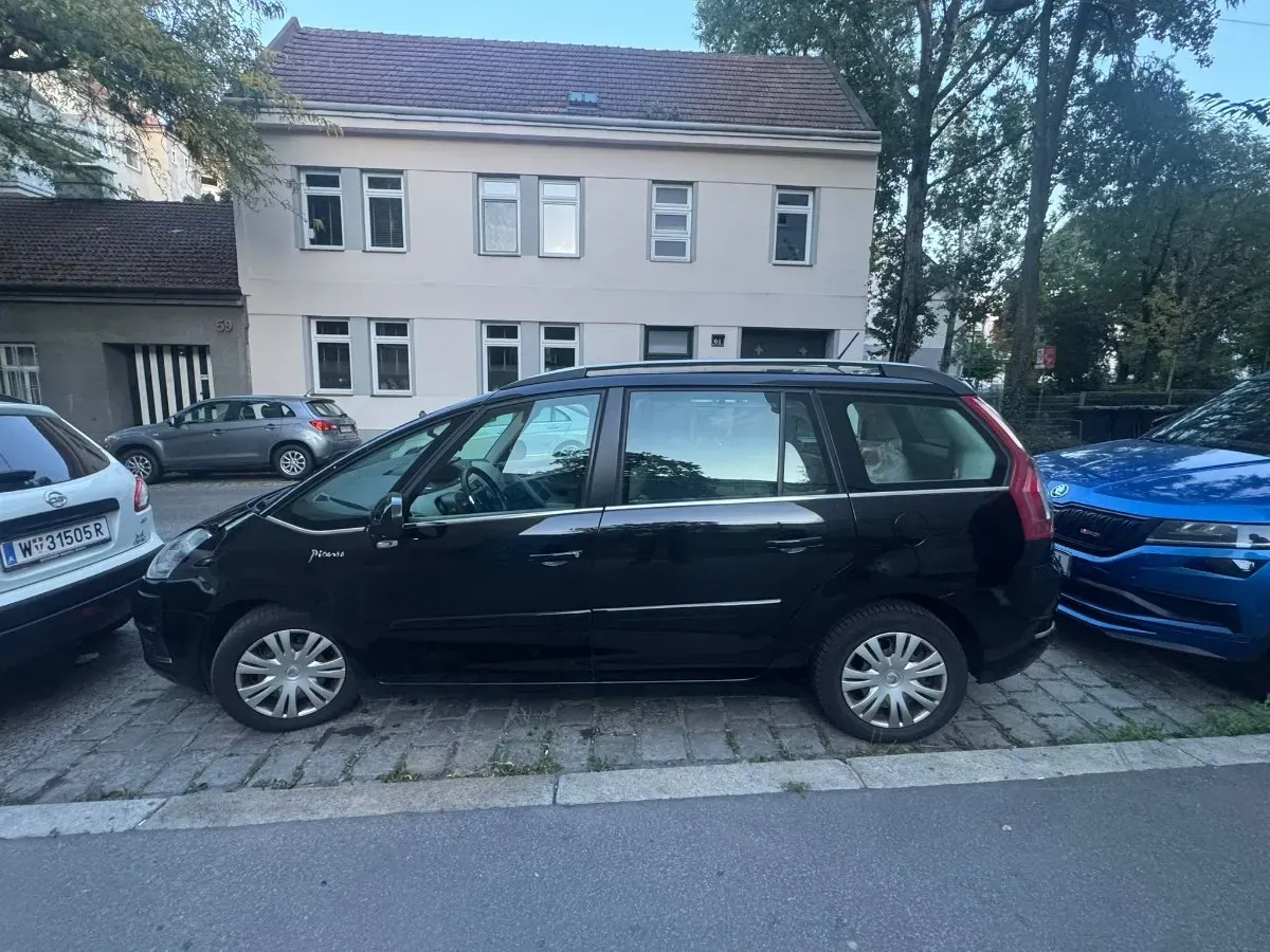 Citroen Grand C4 Picasso 2012 photo 2